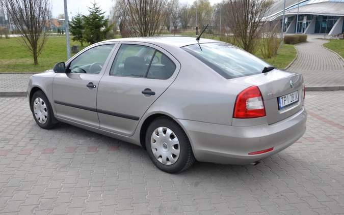 Skoda Octavia cena 20000 przebieg: 187000, rok produkcji 2011 z Pińczów małe 191